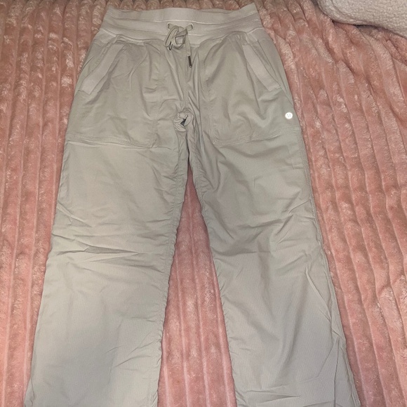 Lululemon Dance Studio Mid-Rise Pant Regular in Size 4 and colour Bone - Picture 1 of 5